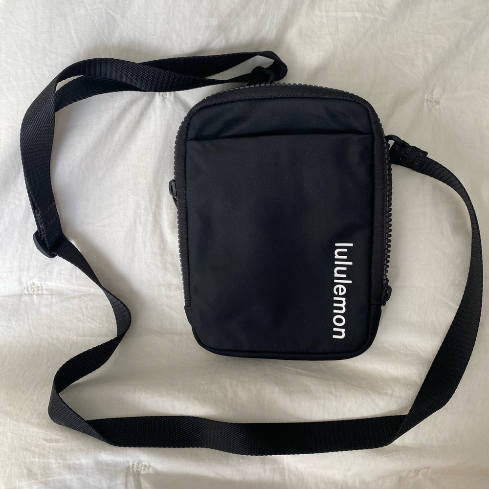 Lululemon Easy Access Crossbody bag